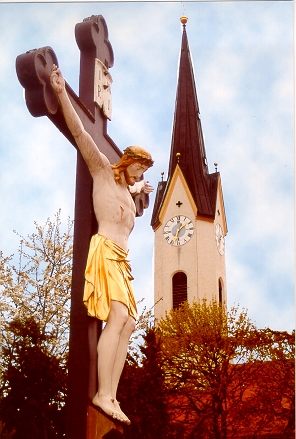 Friedhofskreuz_Kirchturm
